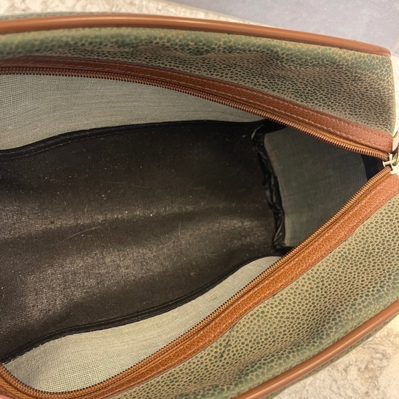 MGM Grand Cast Casino Green‎ Suede Toiletry Bag - Picture 9 of 10